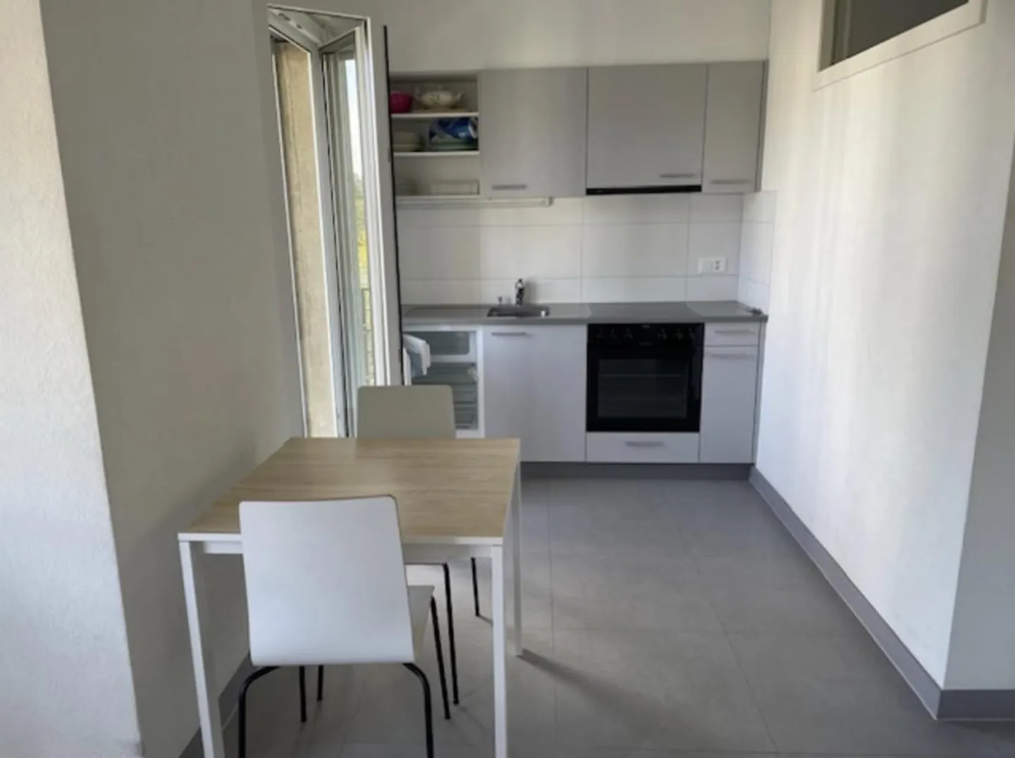 Studio arredato con balcone - Foto 2 di 6