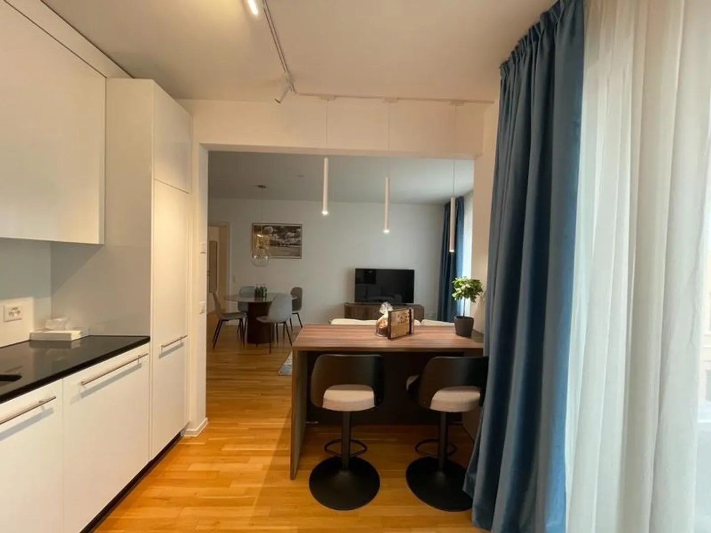 FOR RENT CENTRAL APARTMENT FURNISHED WITH BALCONY - Photo 7 of 8