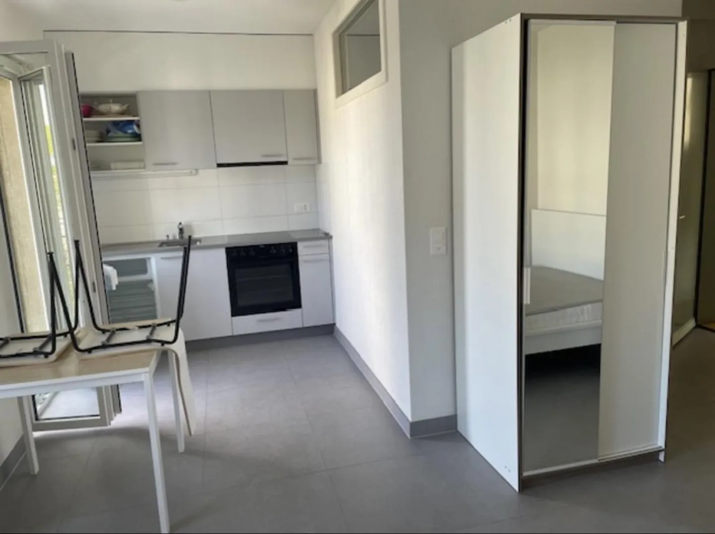 Studio arredato con balcone - Foto 4 di 6