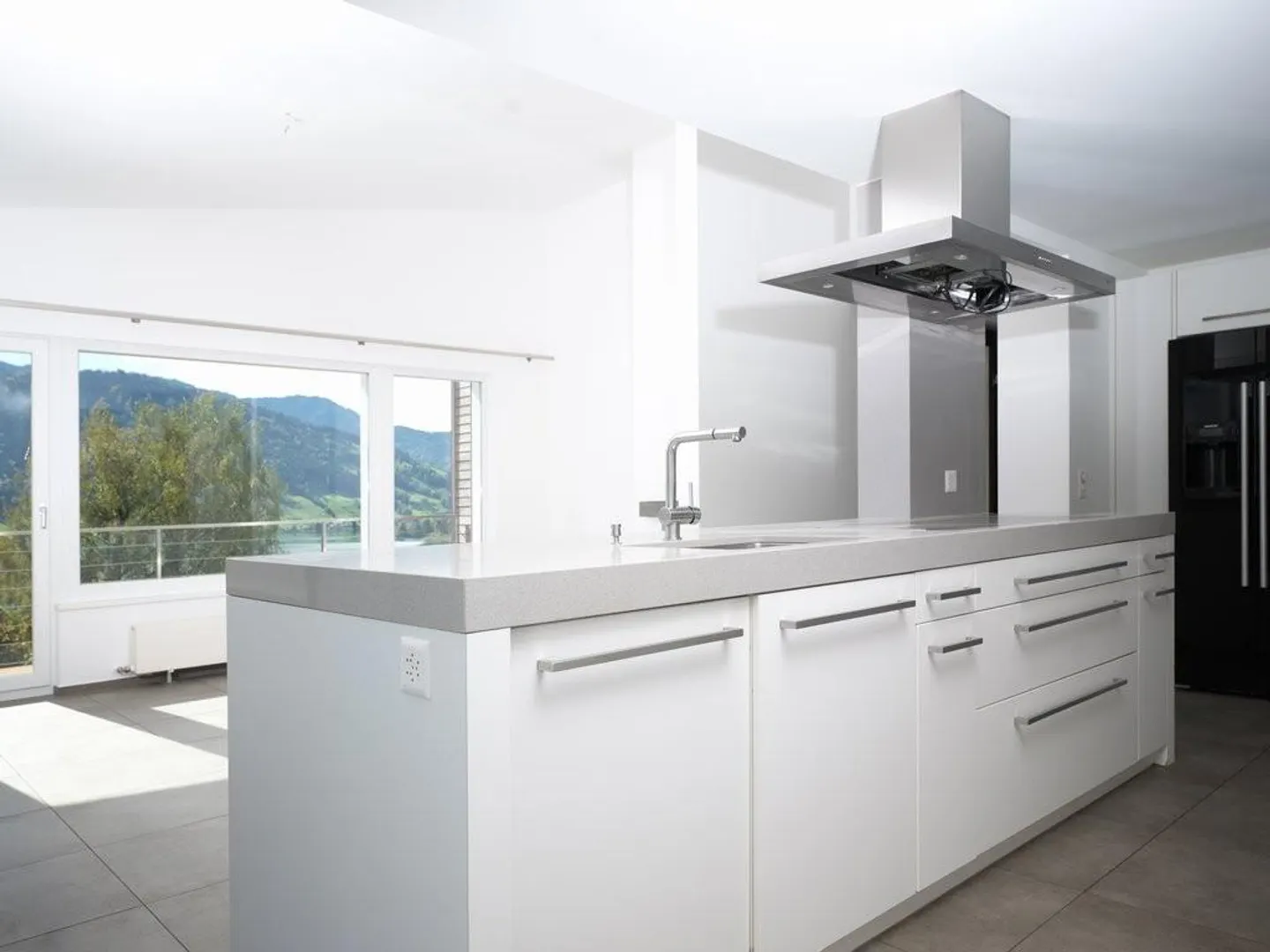 Esclusiva casa unifamiliare di 5,5 locali con vista lago mozzafiato - Foto 3 di 12