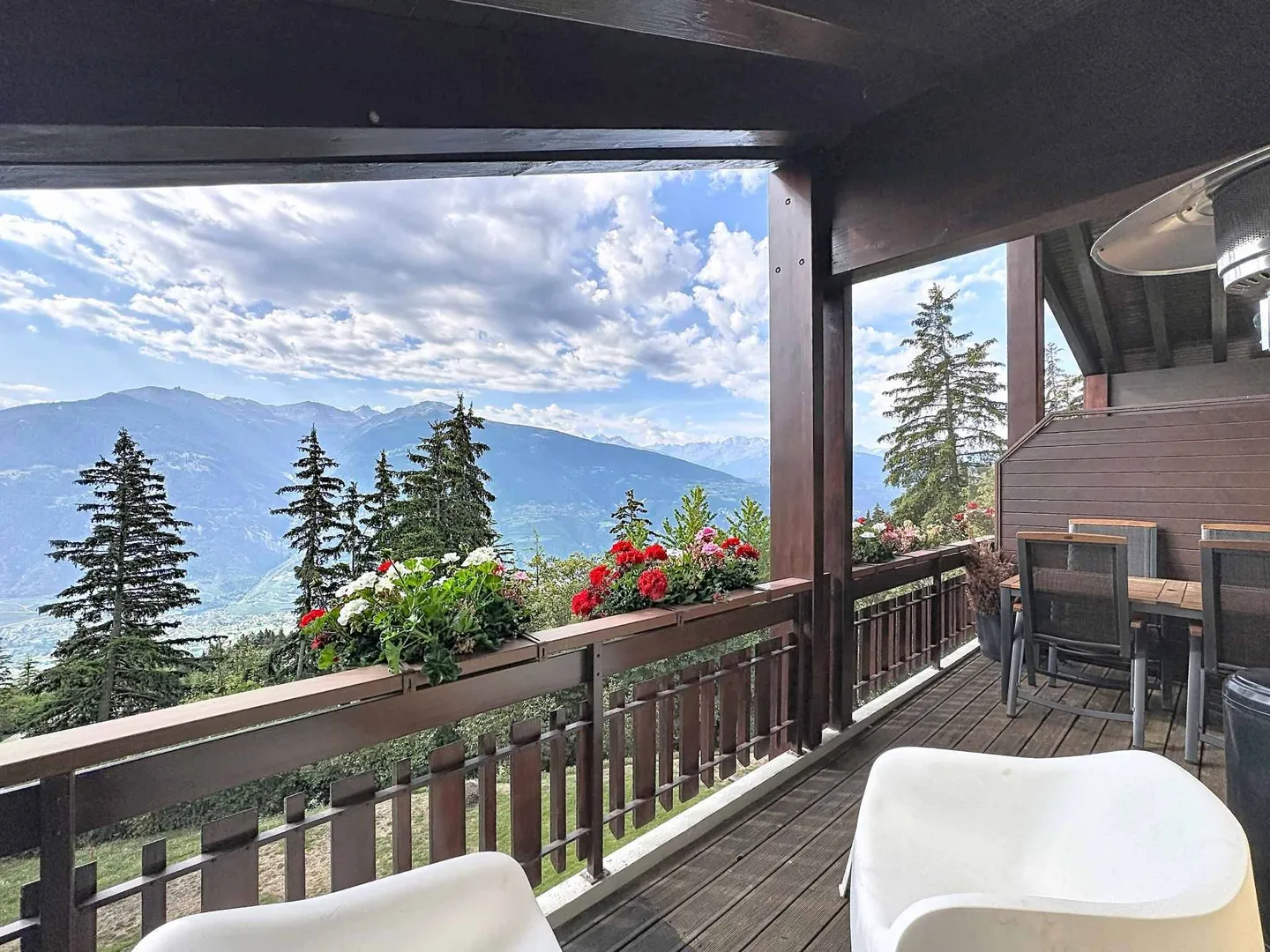 Bellissimo duplex/attico di 4,5 stanze con una bellissima vista sulle Alpi - Foto 2 di 13