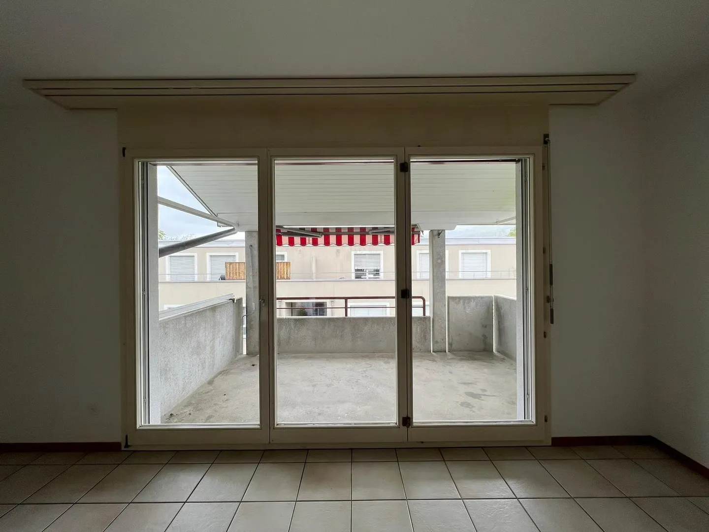 Moderne 3.5 Zimmer Wohnung mit Balkon - Foto 10 von 18