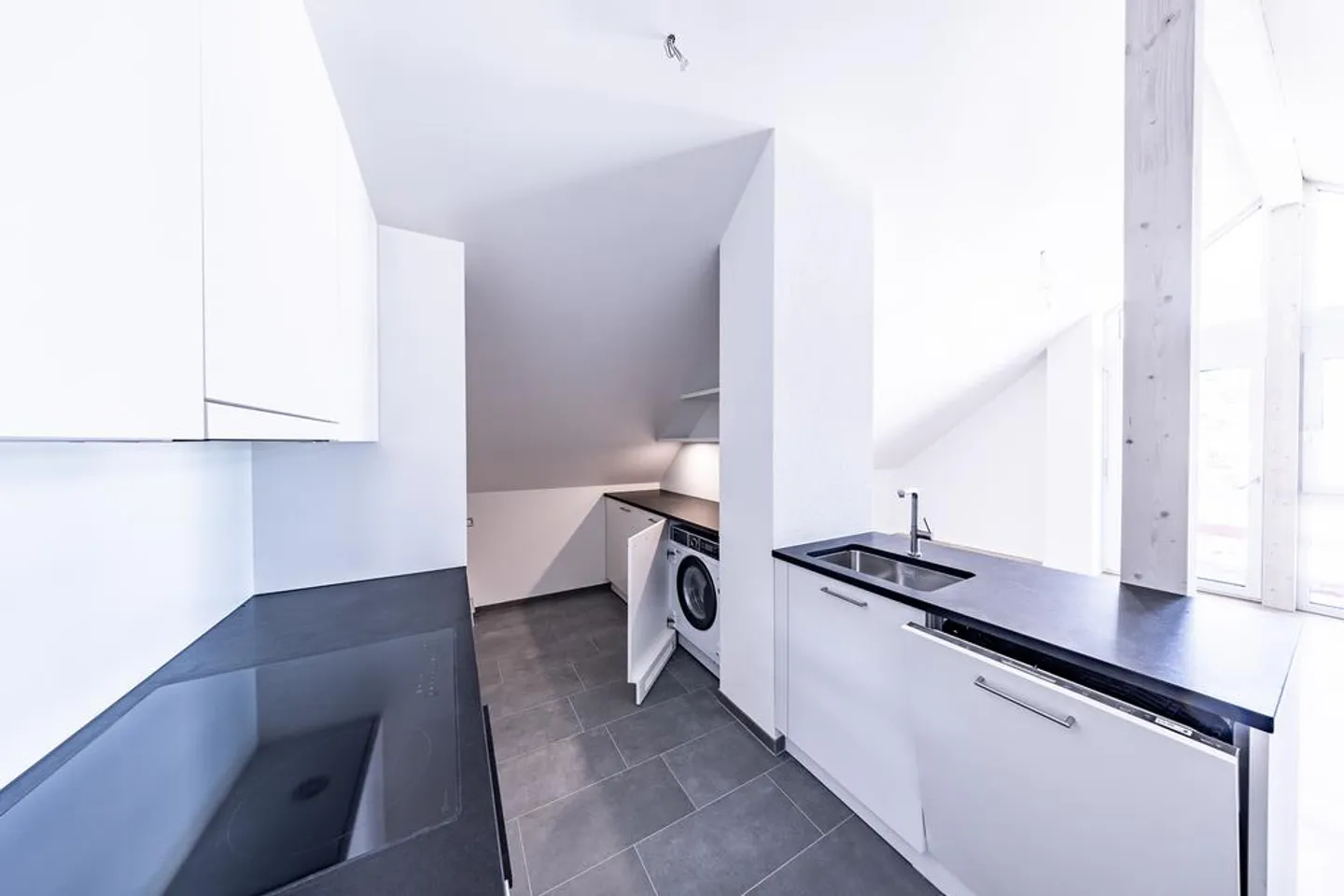 Appartements de 3,5 pièces fraîchement rénovés dans un emplacement central - Photo 8 sur 9