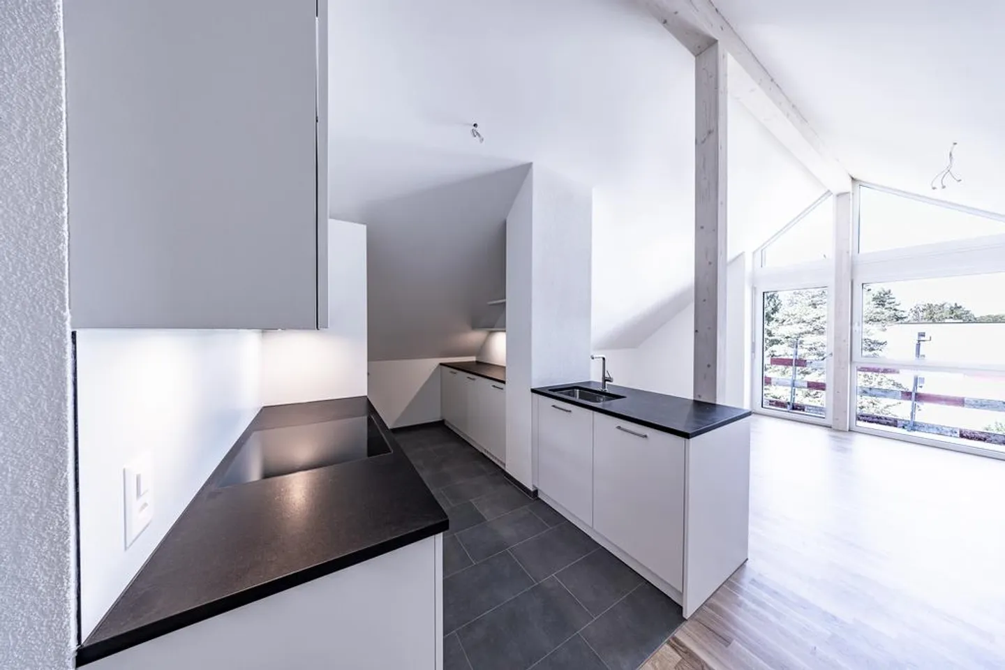 Appartements de 3,5 pièces fraîchement rénovés dans un emplacement central - Photo 1 sur 9