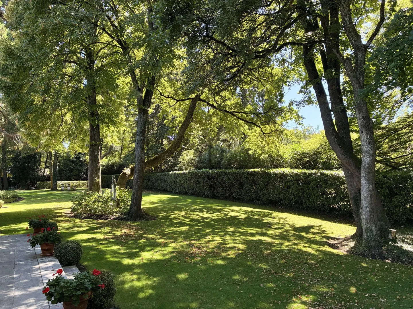 Domaine Guirgeh: Un'eleganza senza tempo nel cuore di Vandoeuvres - Foto 1 di 2