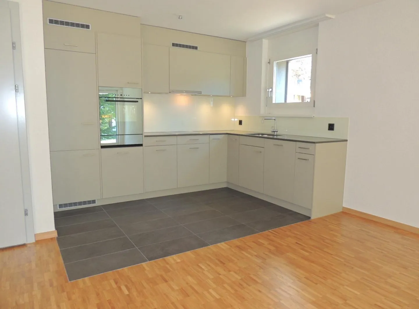 Charmante Wohnung in Stäfa - Foto 2 von 5