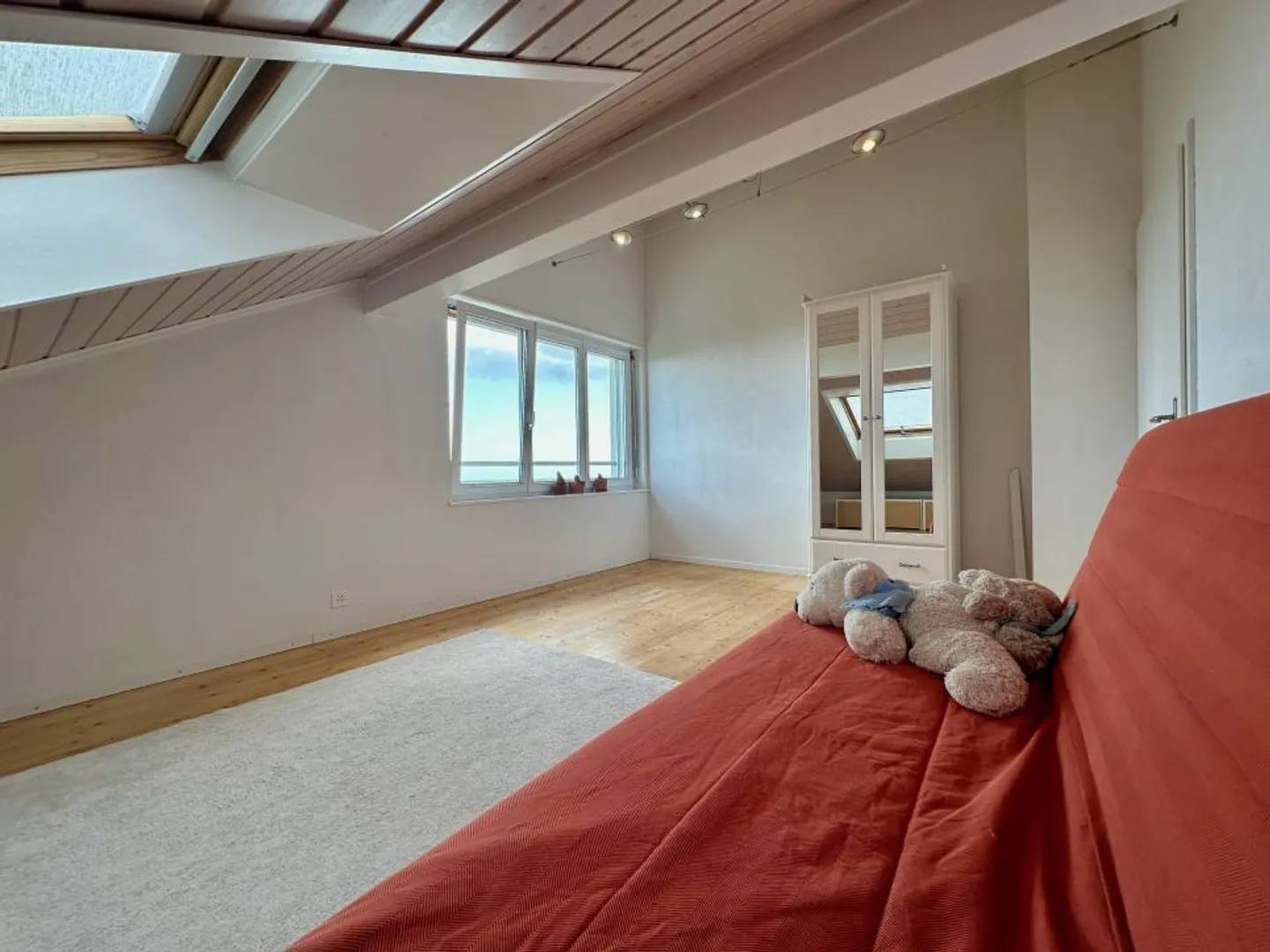 Panorama, assoluta tranquillità: Villa familiare con piscina e proprietà alberata - Foto 11 di 13