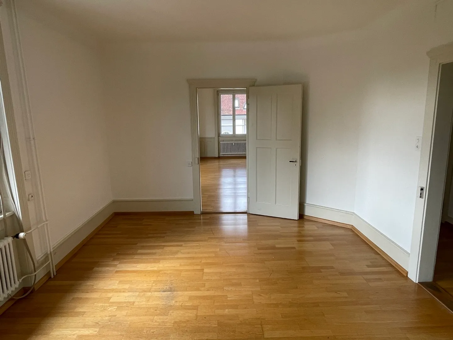 Charming Renovated Apartment - Photo 2 of 8