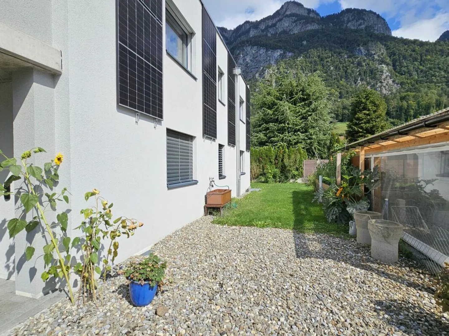 Spacious, nearly new and modern single-family house in Berschis... - Photo 2 of 16