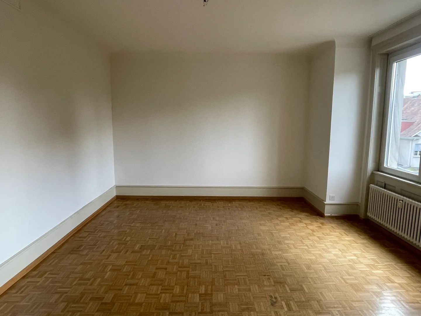 Charming Renovated Apartment - Photo 3 of 8