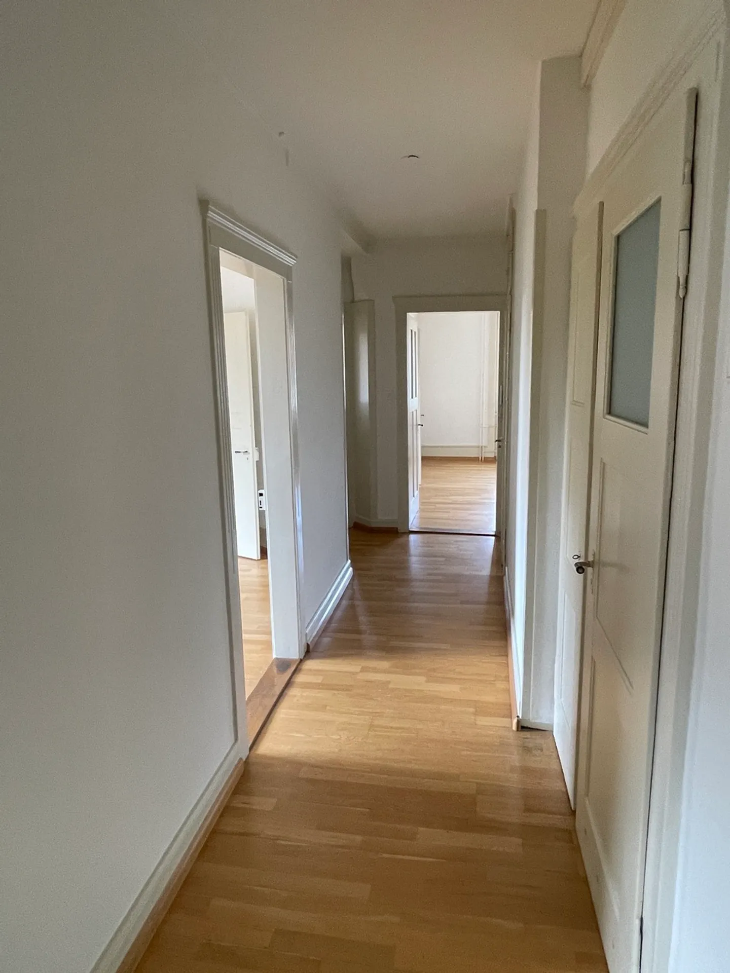 Charming Renovated Apartment - Photo 4 of 8