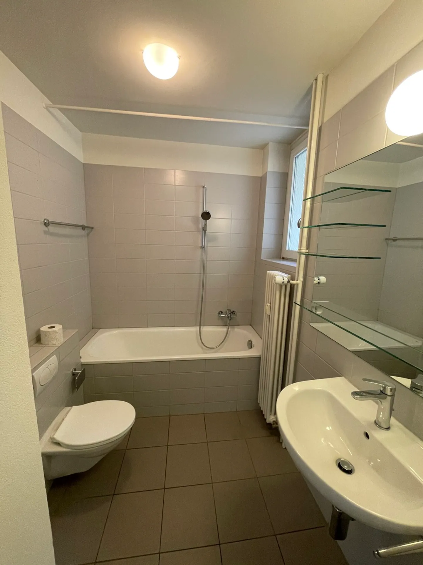 Charming Renovated Apartment - Photo 6 of 8