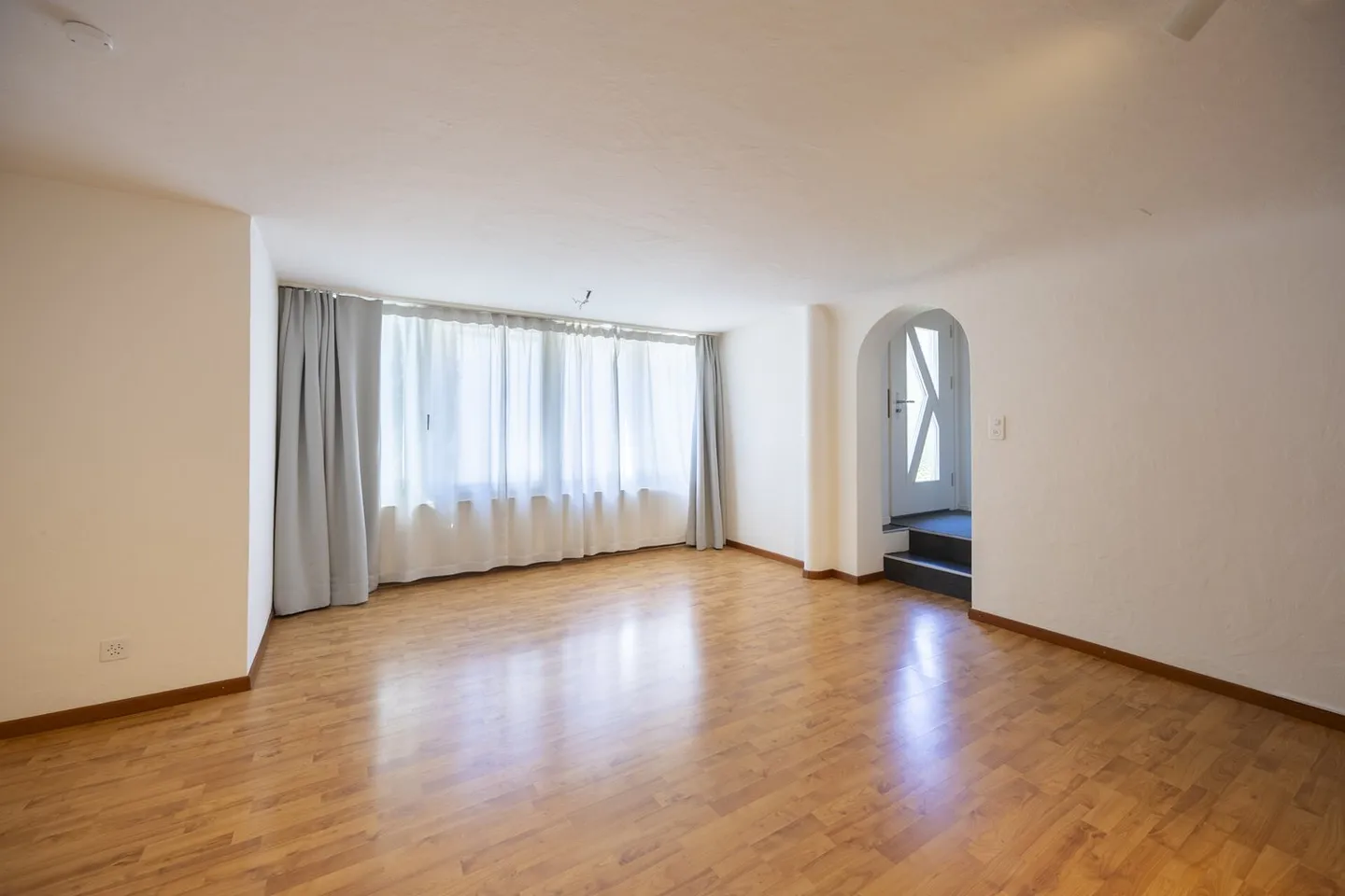 Spacious multi-family house with versatile usage potential - Photo 2 of 13