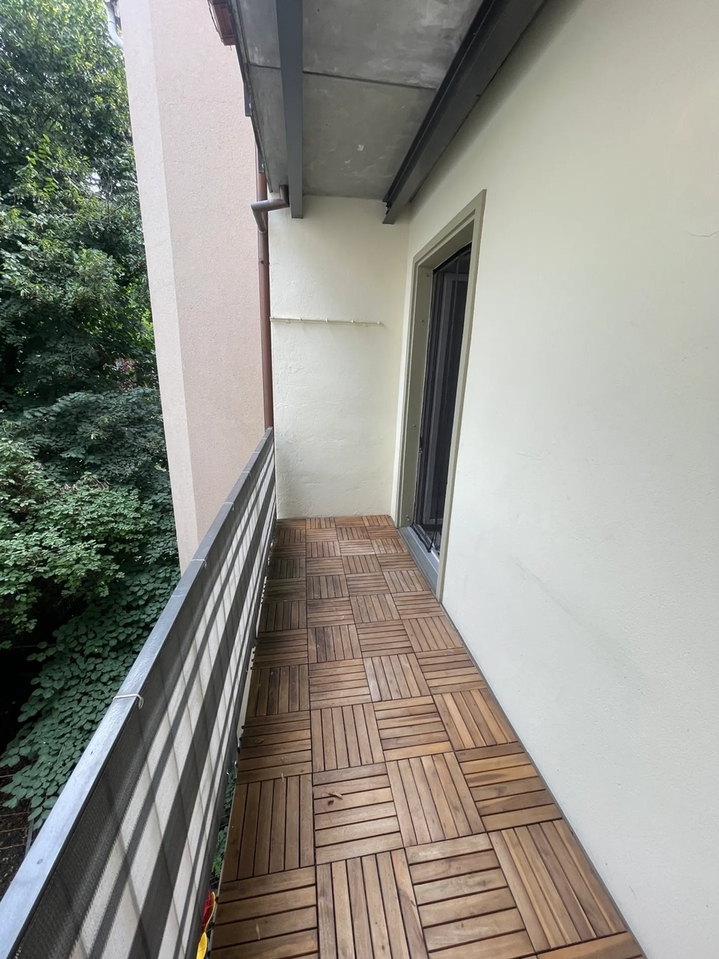 Charming Renovated Apartment - Photo 8 of 8