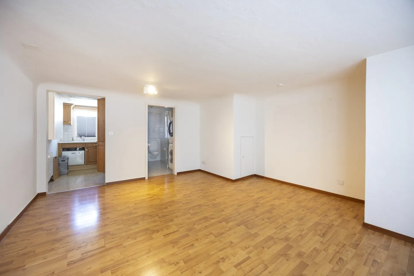 Spacious multi-family house with versatile usage potential - Photo 3 of 13