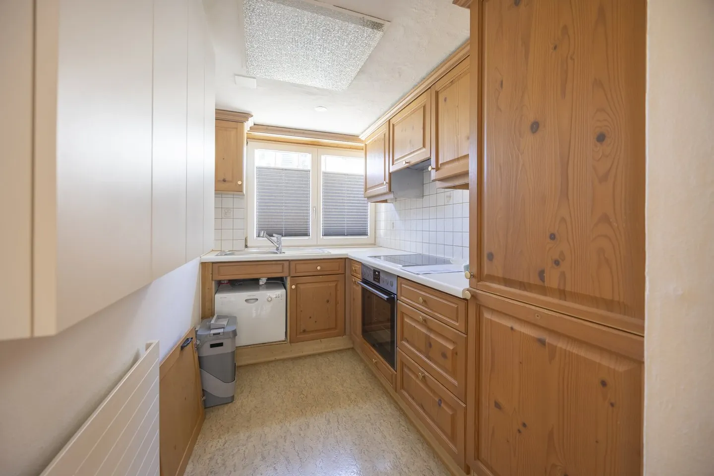 Spacious multi-family house with versatile usage potential - Photo 4 of 13