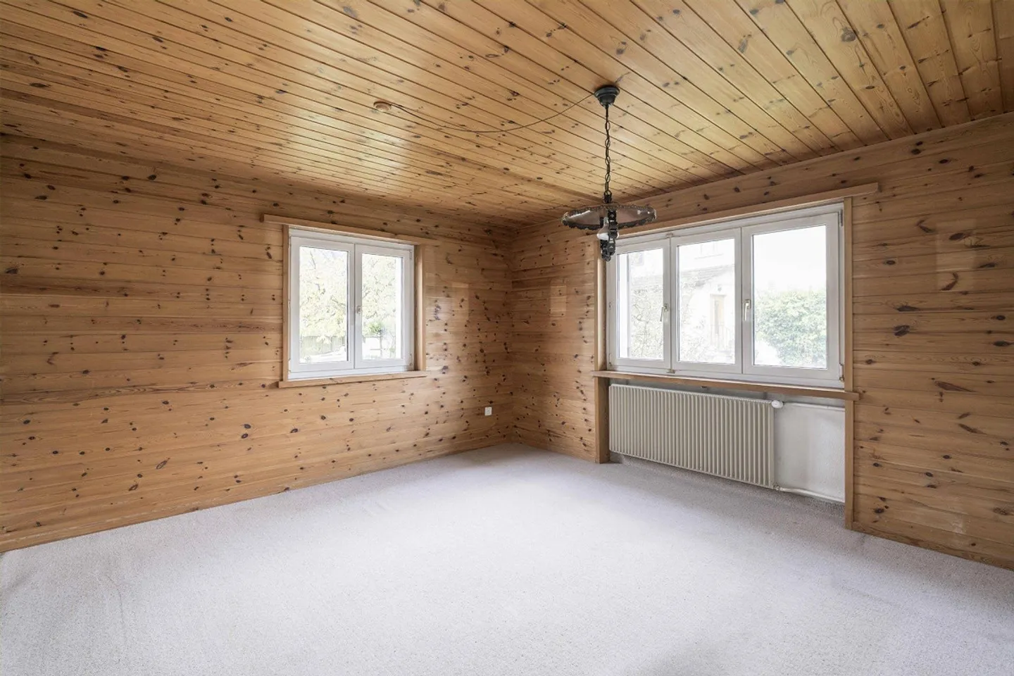 Single-family home with potential - Photo 3 of 13