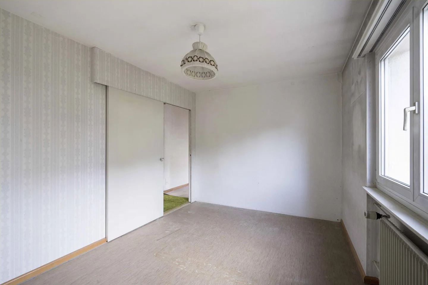 Single-family home with potential - Photo 5 of 13