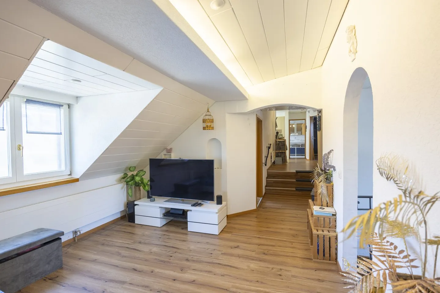 Spacious multi-family house with versatile usage potential - Photo 7 of 13