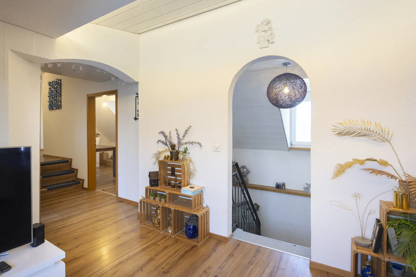 Spacious multi-family house with versatile usage potential - Photo 8 of 13