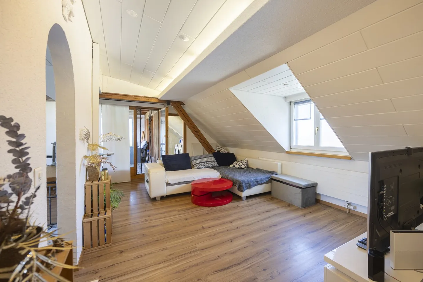 Spacious multi-family house with versatile usage potential - Photo 9 of 13