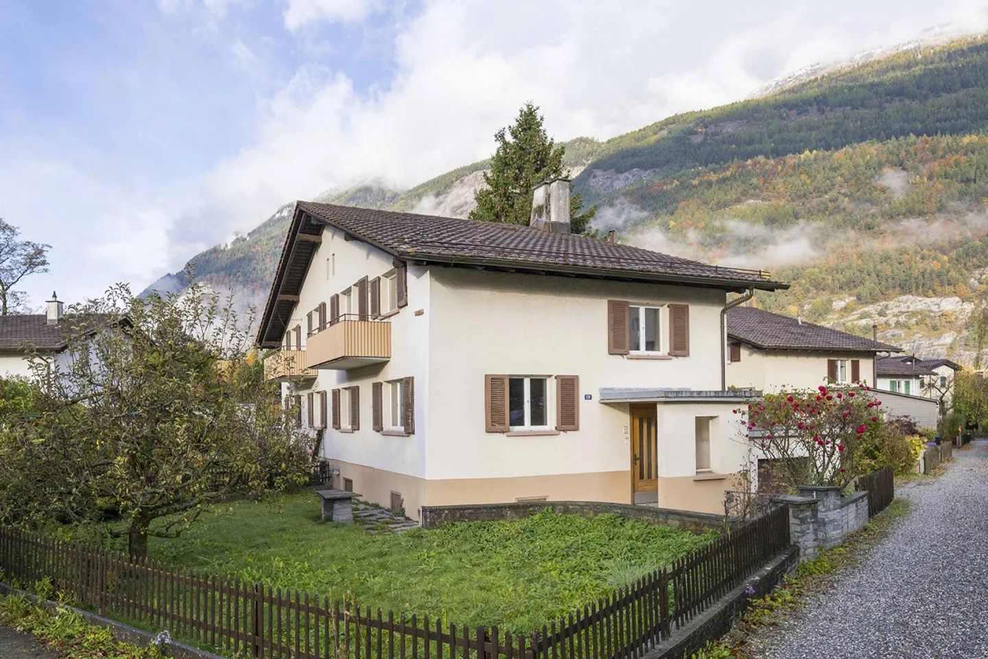 Single-family home with potential - Photo 1 of 13