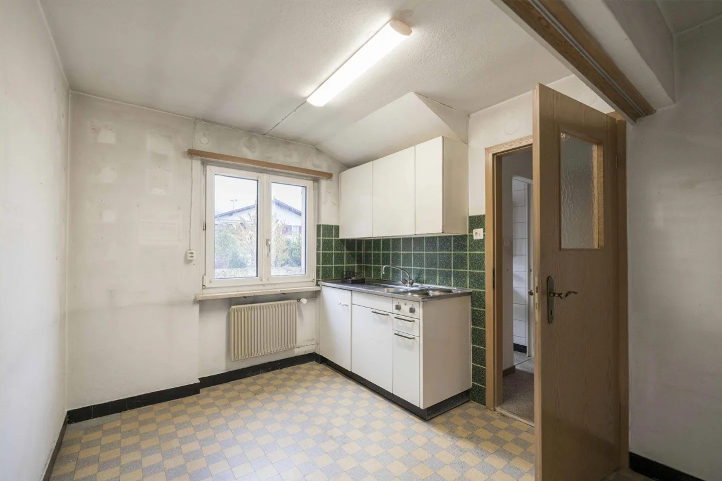 Single-family home with potential - Photo 6 of 13