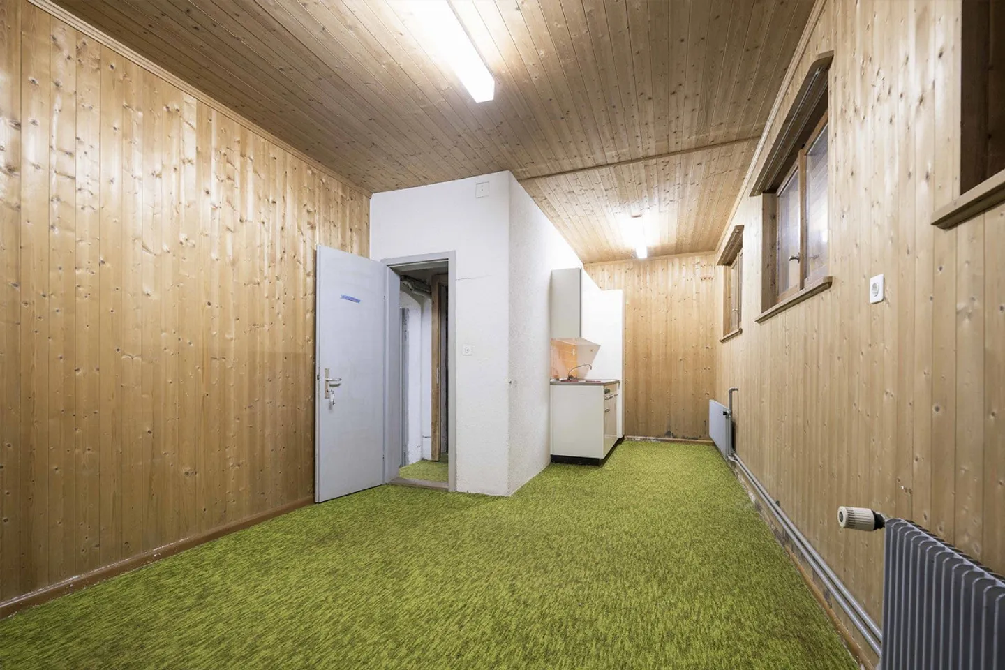 Single-family home with potential - Photo 8 of 13