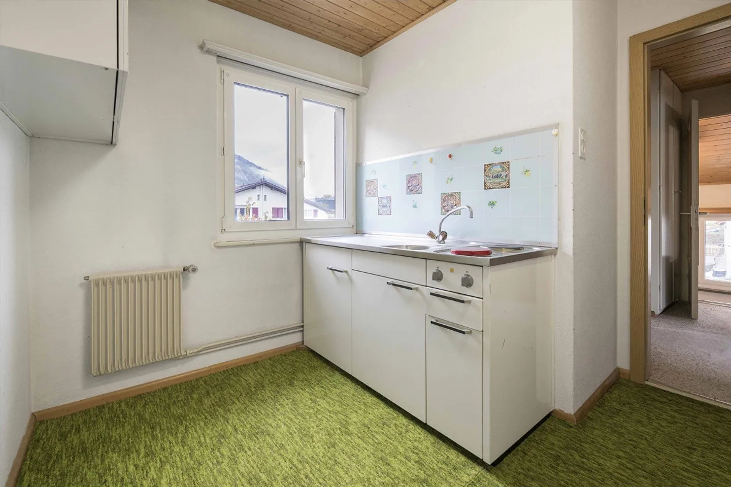 Single-family home with potential - Photo 10 of 13