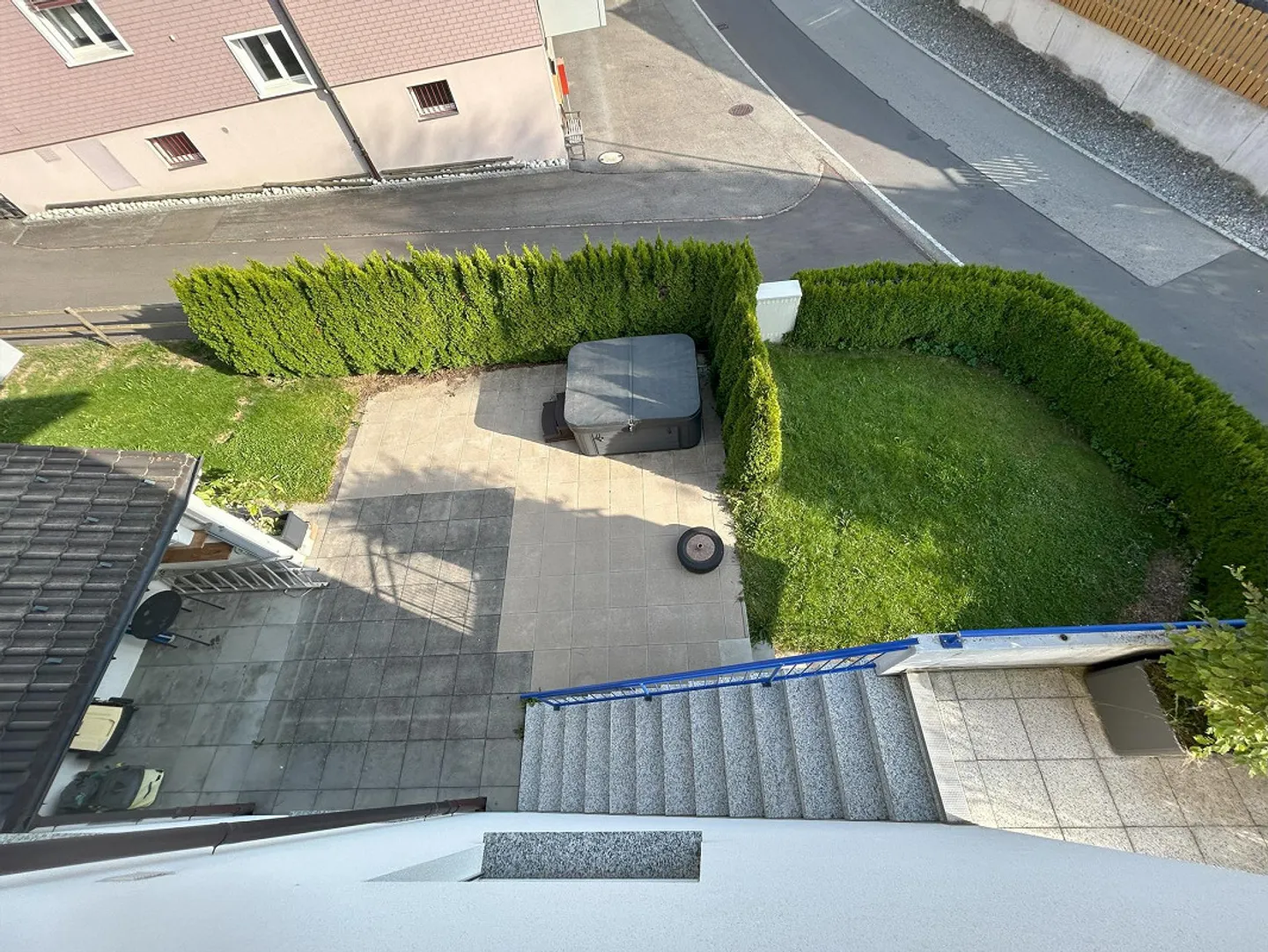 7 1/2 stanze. Casa bifamiliare con garage doppio e 2 posti auto esterni! - Foto 5 di 7