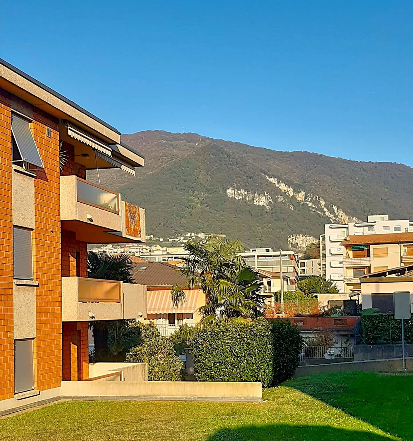Appartement lumineux 2,5 dans un emplacement stratégique à Mendrisio - Photo 1 sur 8