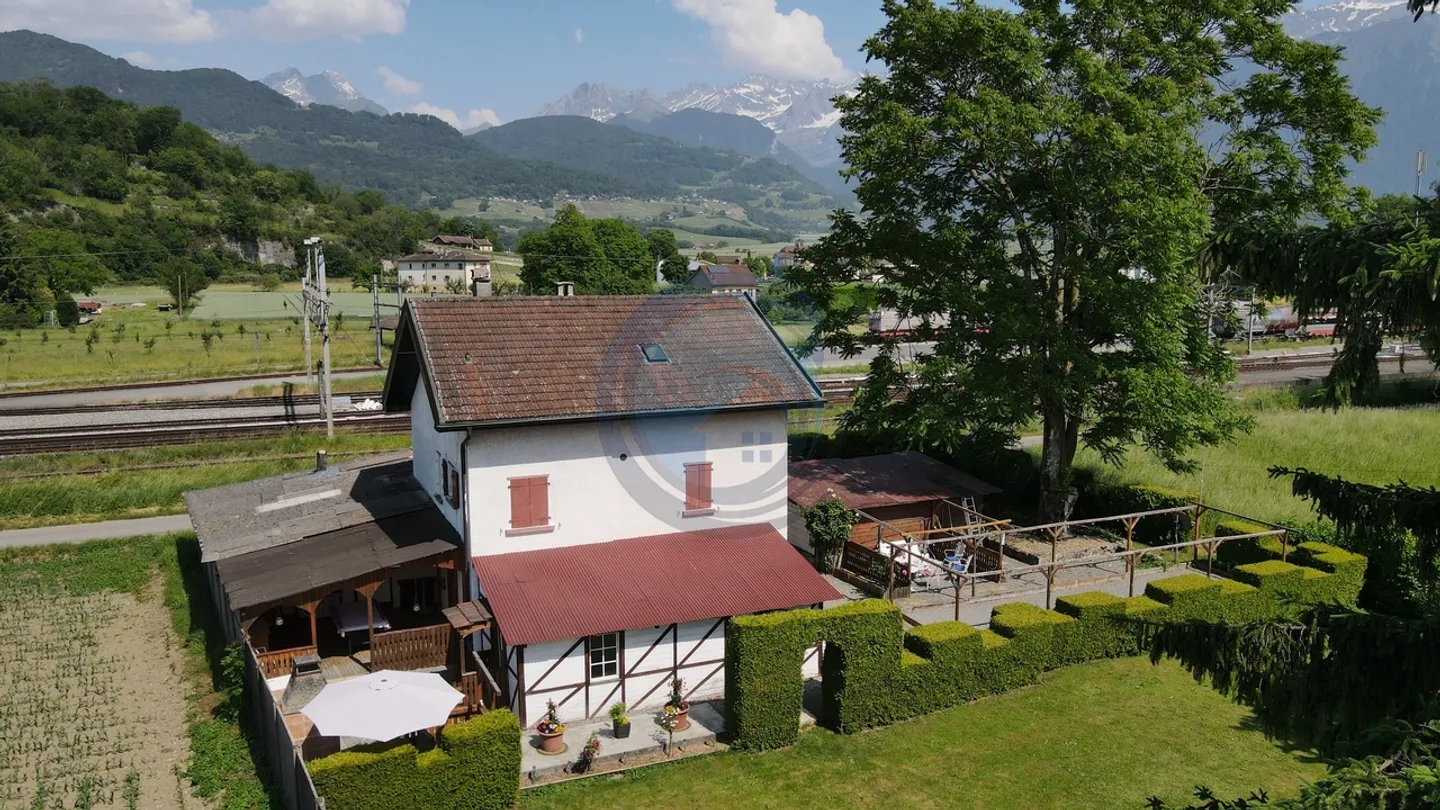 STUNNING INDIVIDUAL HOUSE WITH CHARACTER - Photo 8 of 22