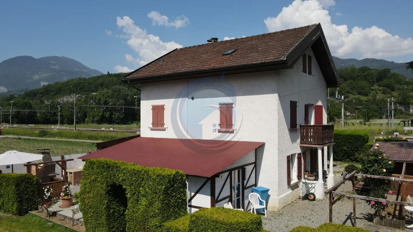 STUNNING INDIVIDUAL HOUSE WITH CHARACTER - Photo 10 of 22