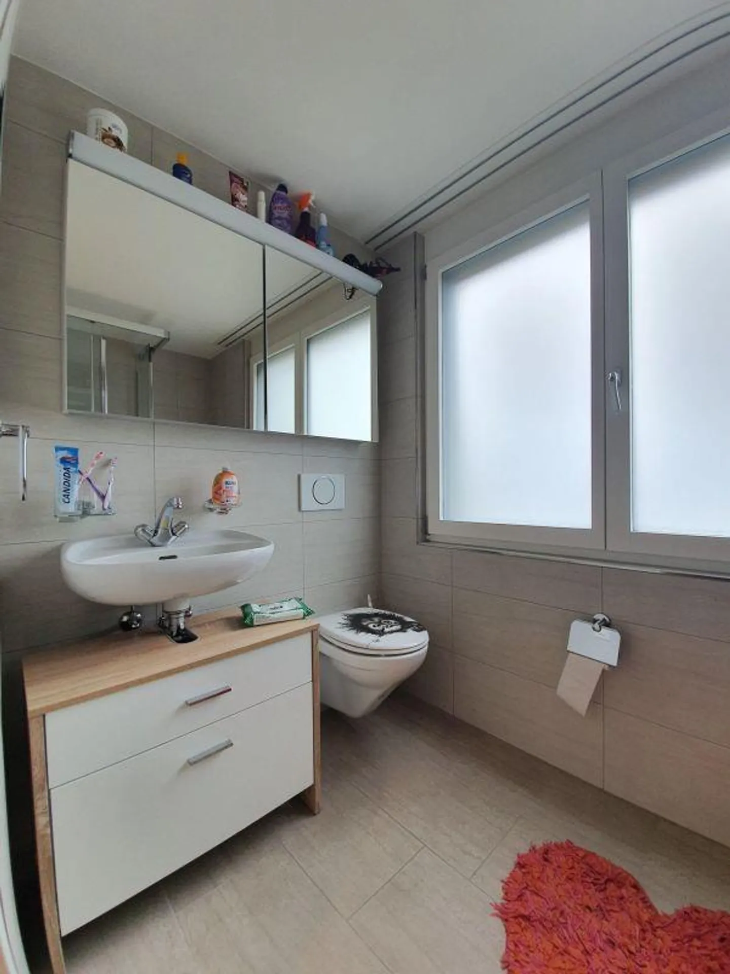 Living in the midst of the action! - Photo 4 of 18