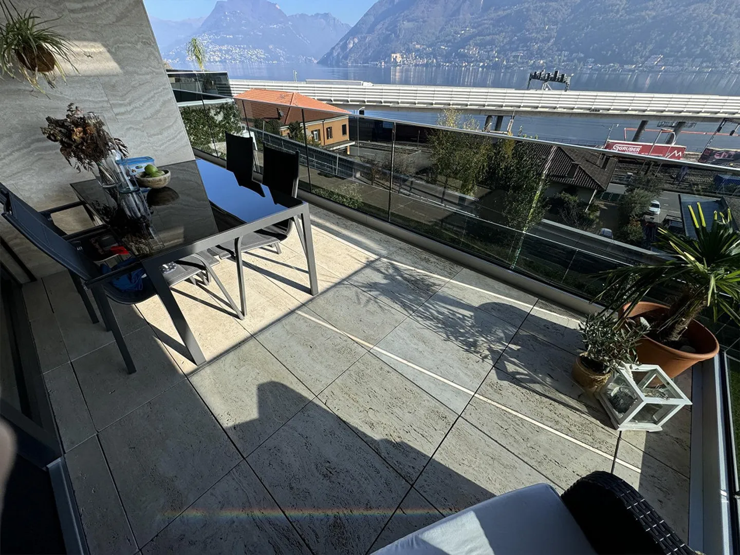 Modern Luxurious 2.5 Rooms Lake View in Melide - Photo 2 of 28
