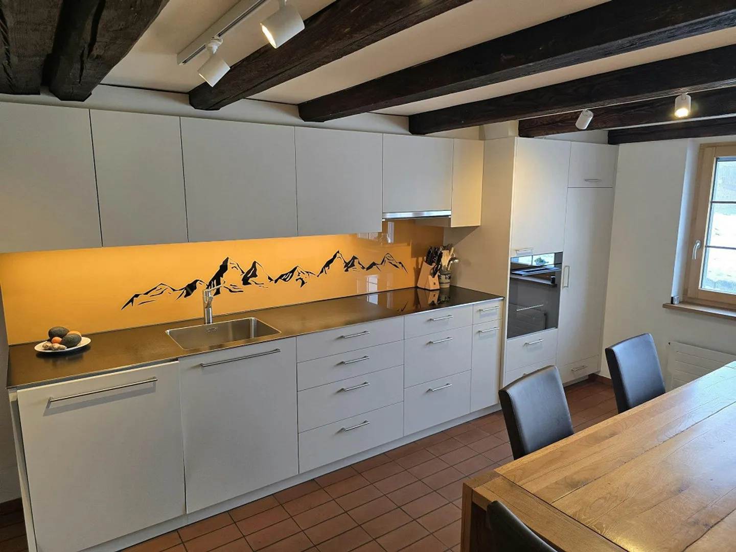 Affascinante casa di 5,5 stanze con ufficio separato - Foto 3 di 13