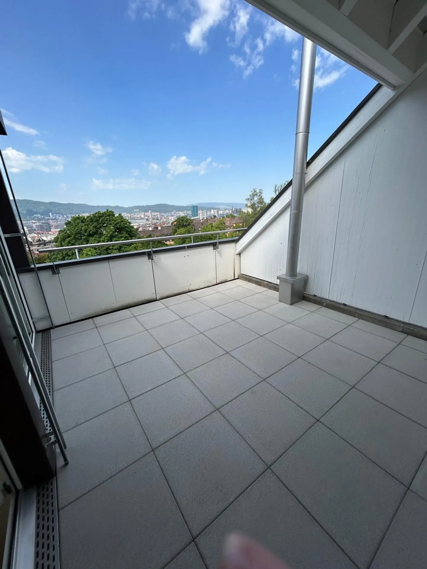 Votre nouveau chez-vous : appartement de 3,5 pièces - avec terrasse spacieuse - Photo 3 sur 5