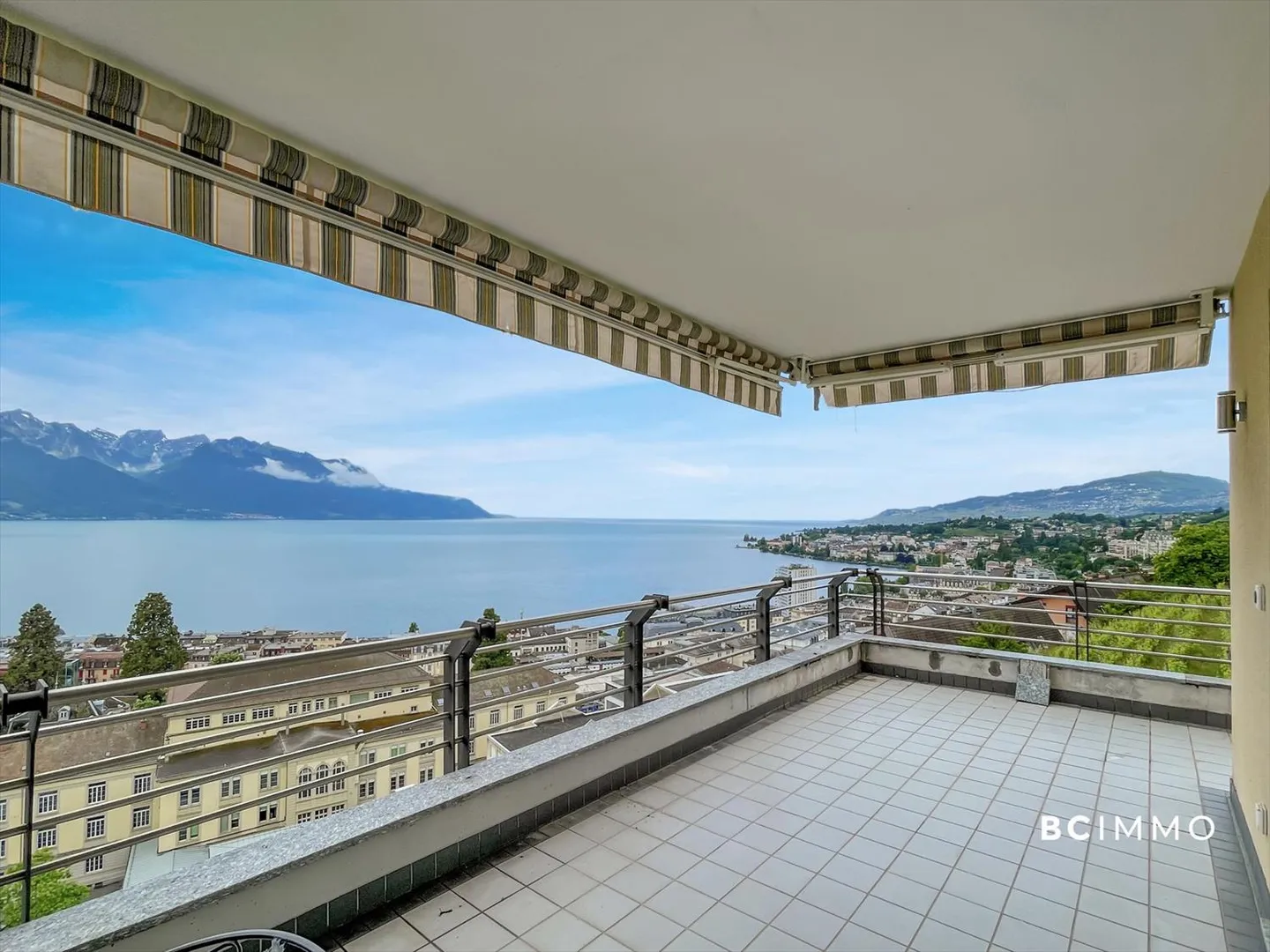 Zeitgenössische Eleganz mit Panoramablick auf den See - Foto 5 von 12