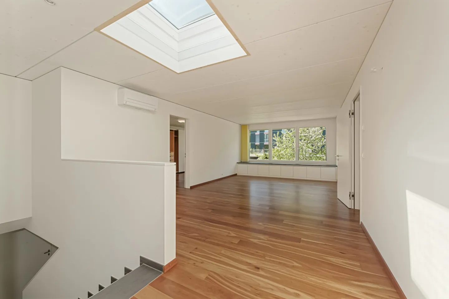 Casa da sogno climatizzata con impianto fotovoltaico e giardino in posizione privilegiata a Uster - Foto 6 di 8