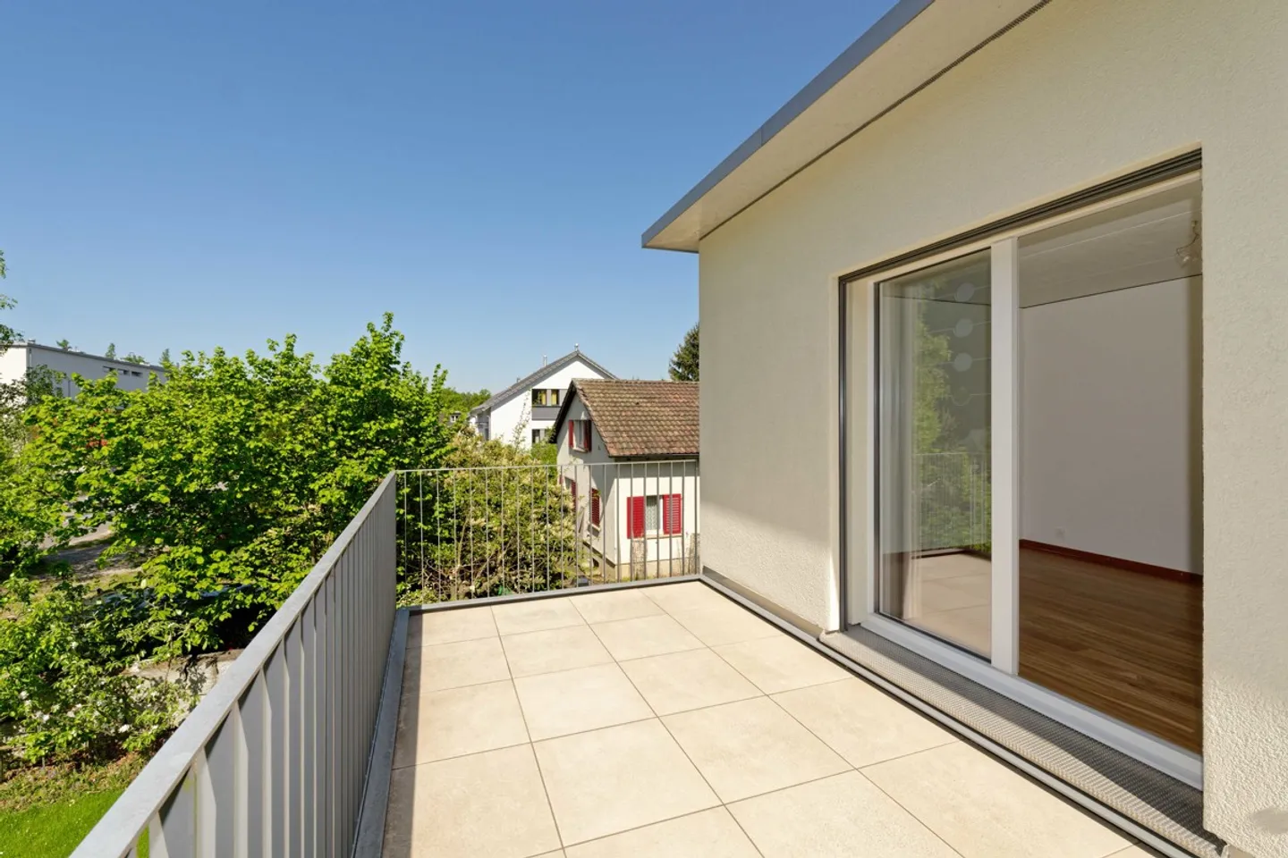 Casa da sogno climatizzata con impianto fotovoltaico e giardino in posizione privilegiata a Uster - Foto 7 di 8