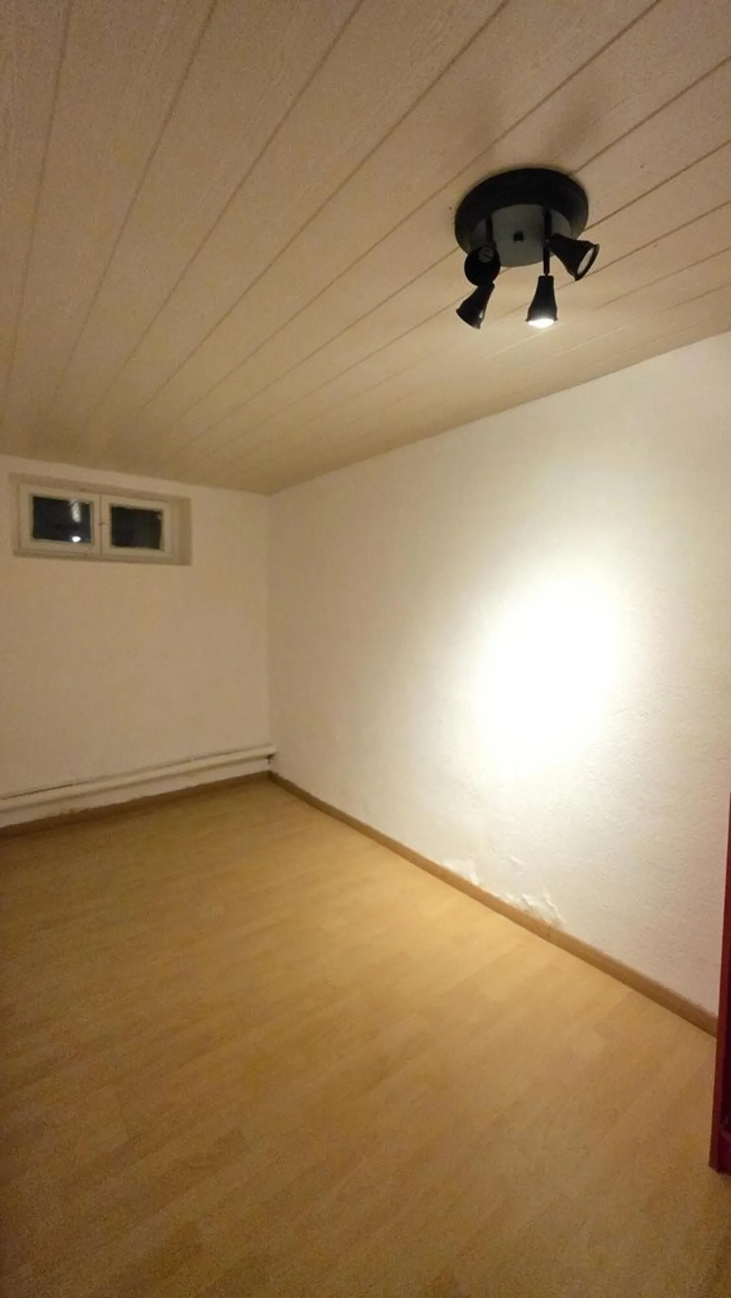 Ort im Untergeschoss, zwei Schritte vom Stadtzentrum entfernt - Foto 4 von 5