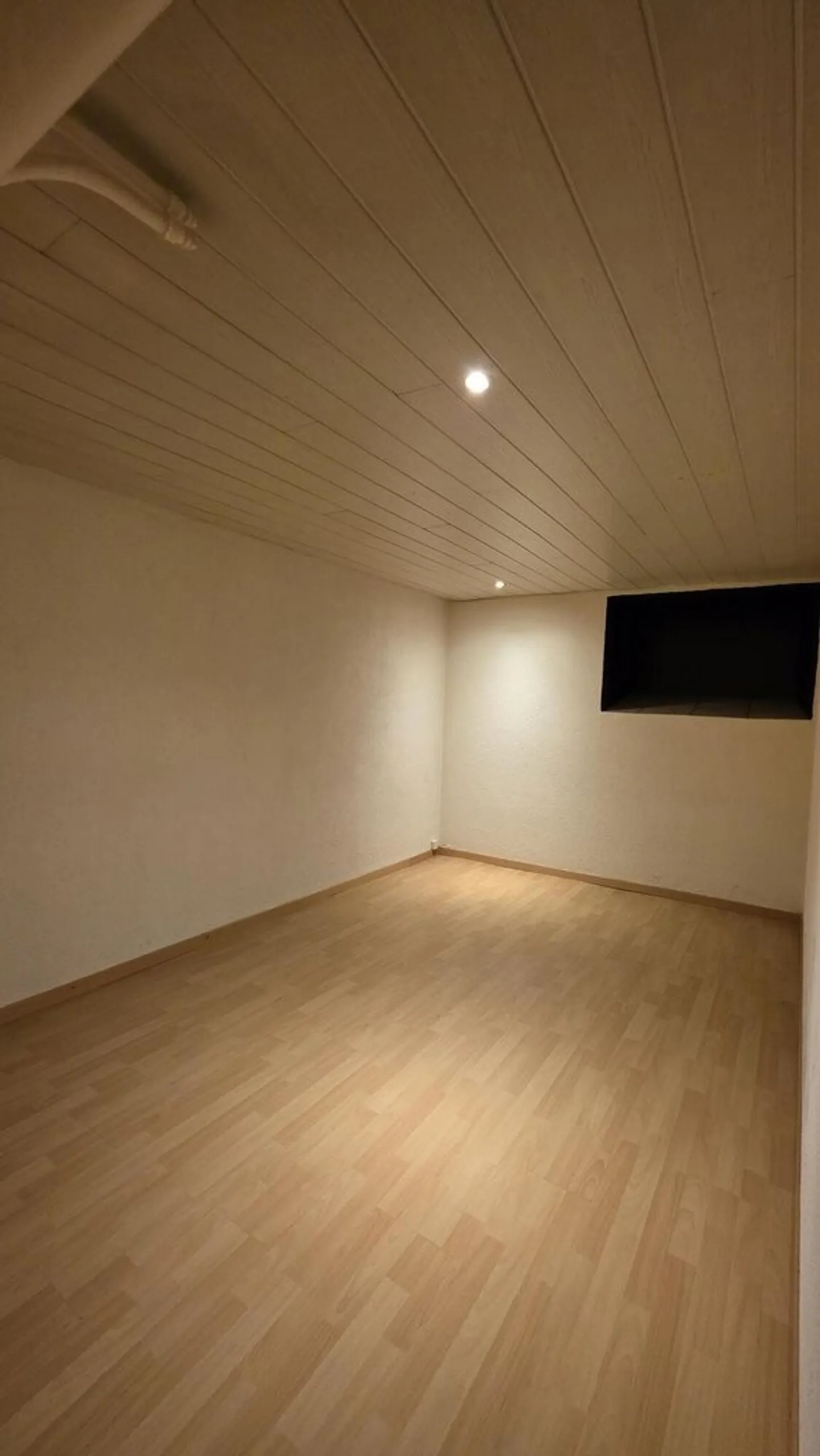 Ort im Untergeschoss, zwei Schritte vom Stadtzentrum entfernt - Foto 3 von 5