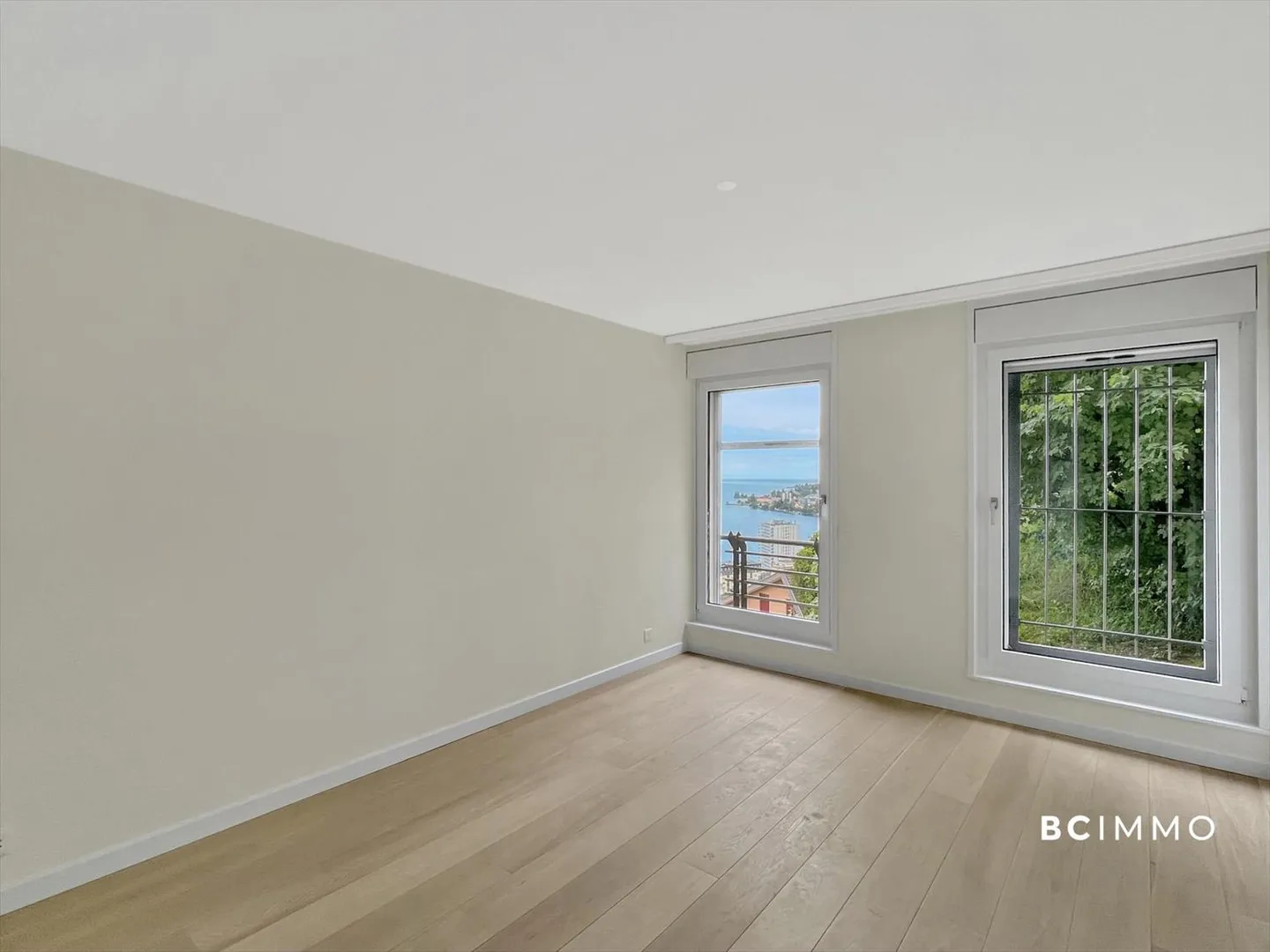 Zeitgenössische Eleganz mit Panoramablick auf den See - Foto 6 von 12