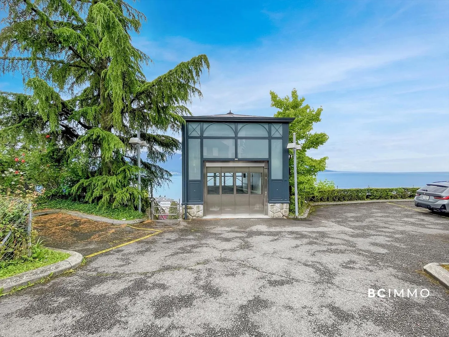 Zeitgenössische Eleganz mit Panoramablick auf den See - Foto 10 von 12