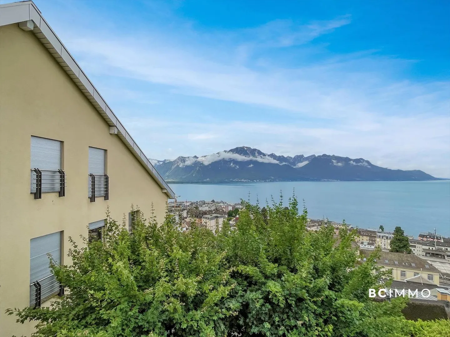 Zeitgenössische Eleganz mit Panoramablick auf den See - Foto 11 von 12