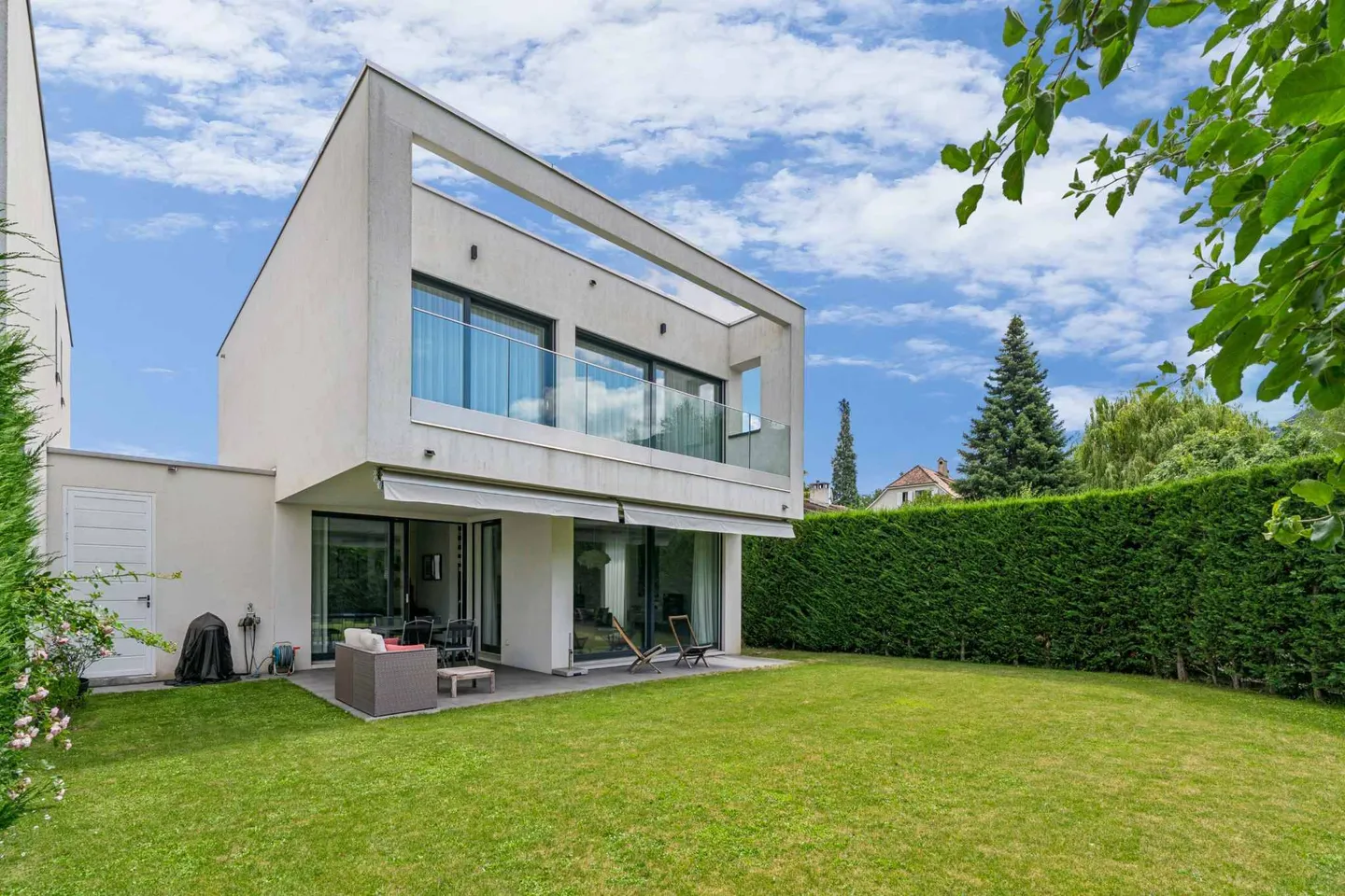 Casa Familiare Moderna con Giardino - Foto 2 di 10