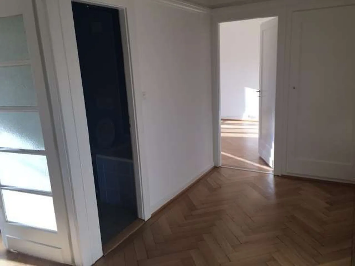 Charming 2.5 rooms - Close to the Train Station - Photo 5 of 6