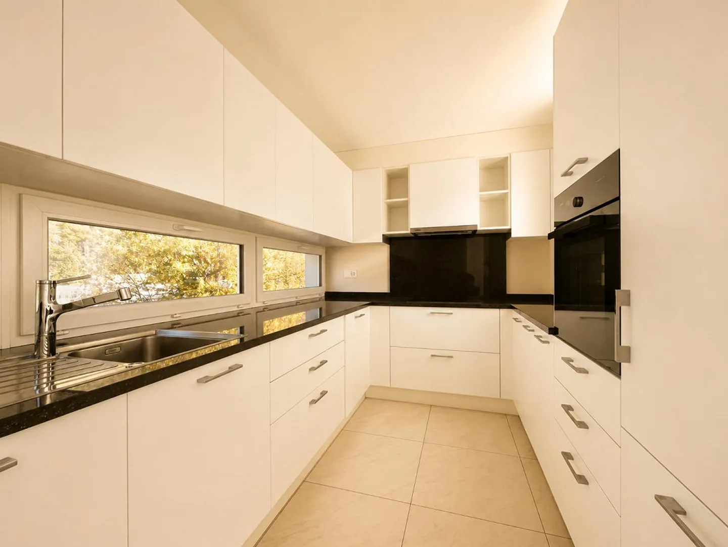 RIVERA - FOR RENT 4.5 ROOMS WITH GLASS TERRACE - Photo 5 of 13