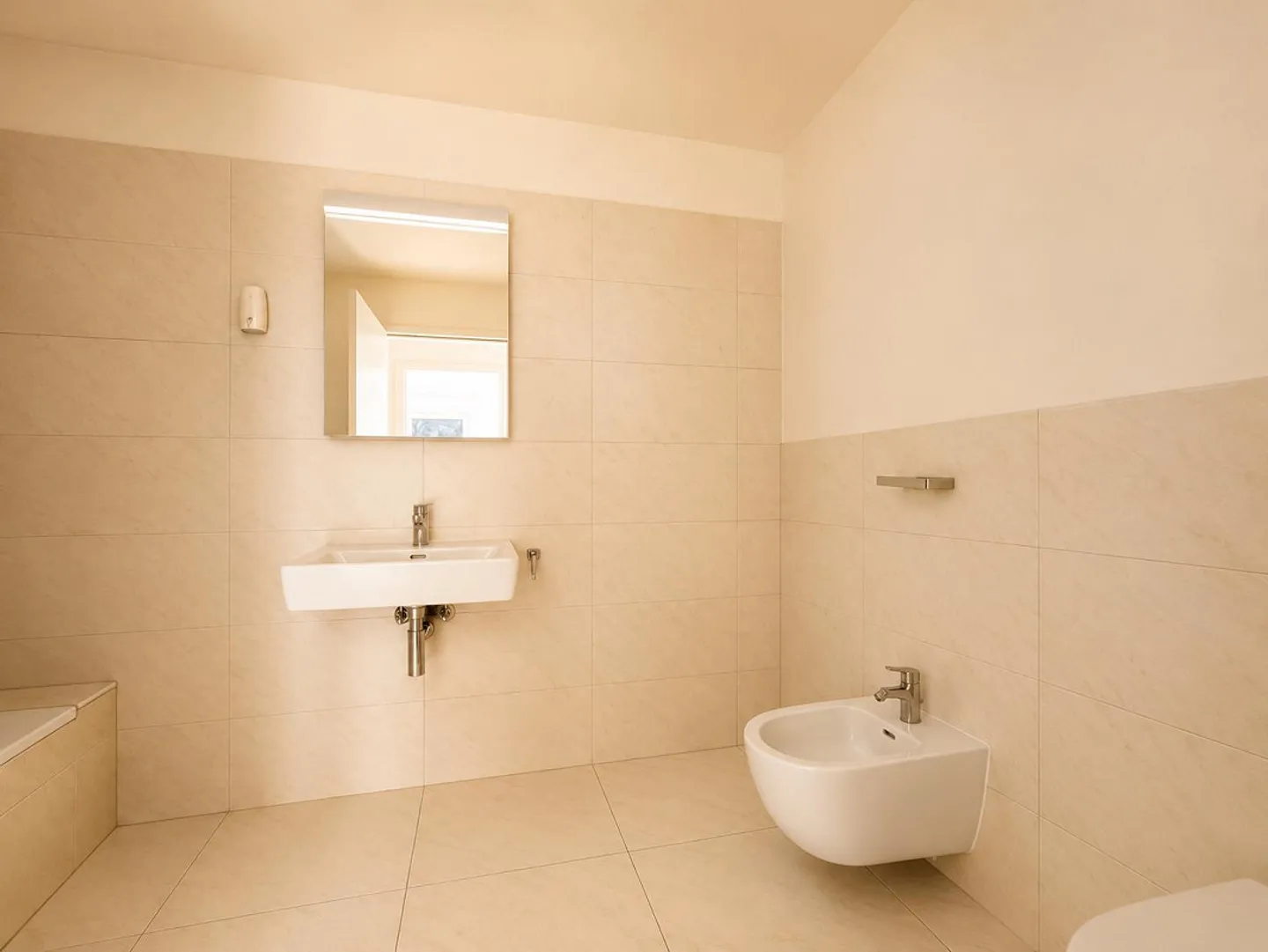 RIVERA - FOR RENT 4.5 ROOMS WITH GLASS TERRACE - Photo 11 of 13