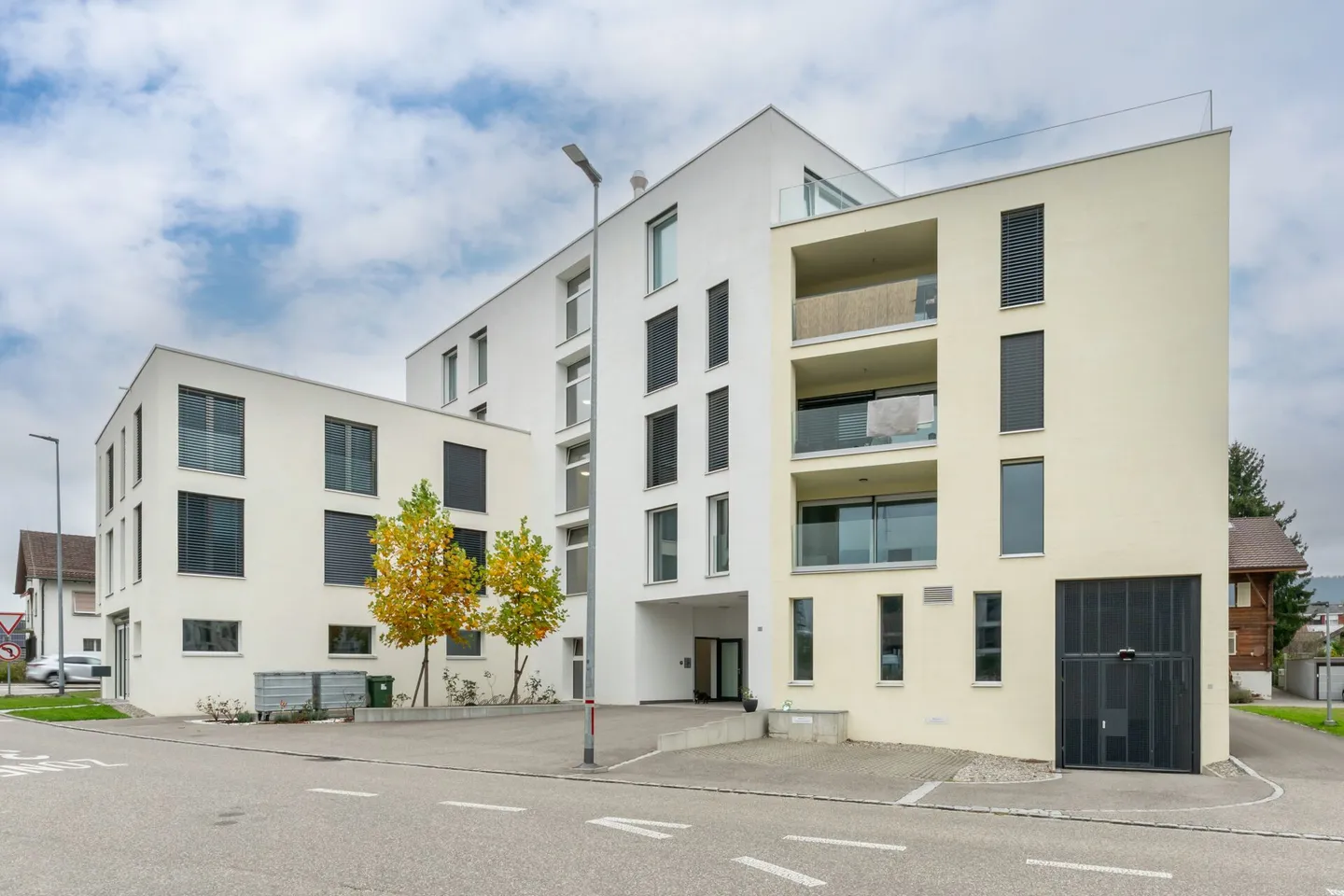 Living Dream - Exclusive 2½-Room Apartment in the Best Location in Oftringen! - Photo 1 of 10